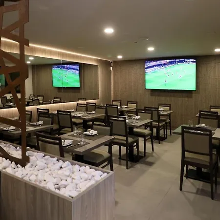 Ξενοδοχείο με διαμερίσματα Honorio - Pool And Garden 3*