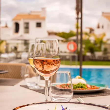 Honorio - Pool And Garden Βιλαμούρα