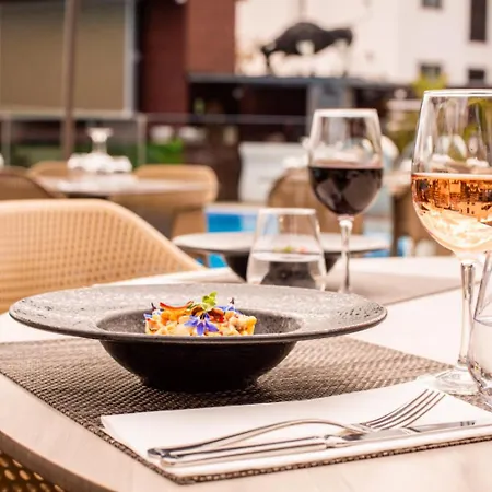 Honorio - Pool And Garden