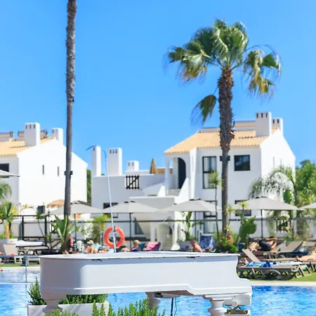 Honorio - Pool And Garden