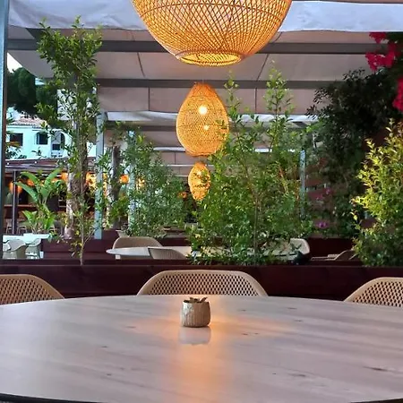 Honorio - Pool And Garden