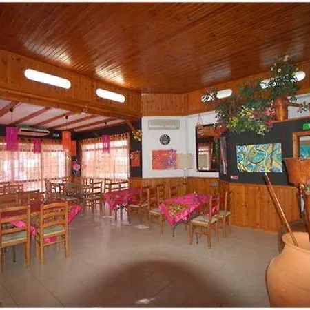 Honorio - Pool And Garden